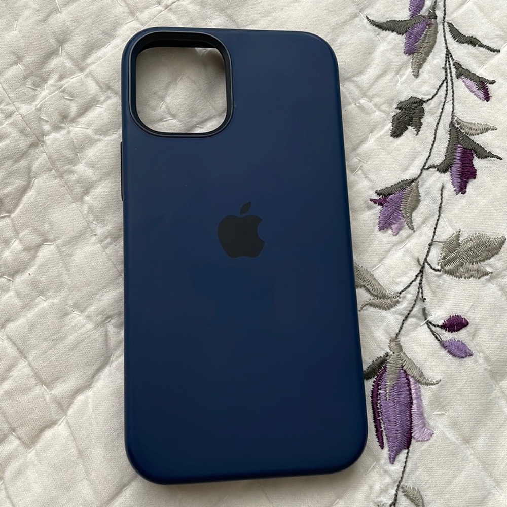 iPhone 12 Mini Deep Navy Silicone case with MagSafe